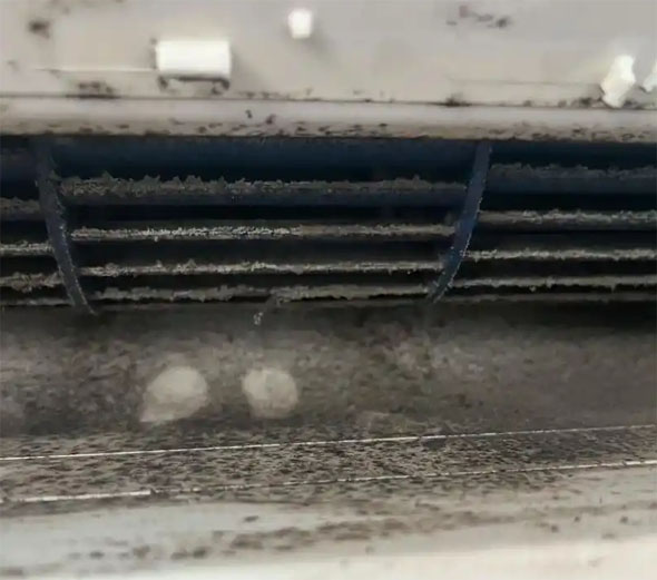 奎屯空调吹的风有股烧焦味是怎么回事